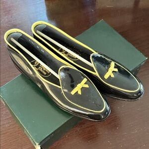Elegant Black and Yellow Loafers